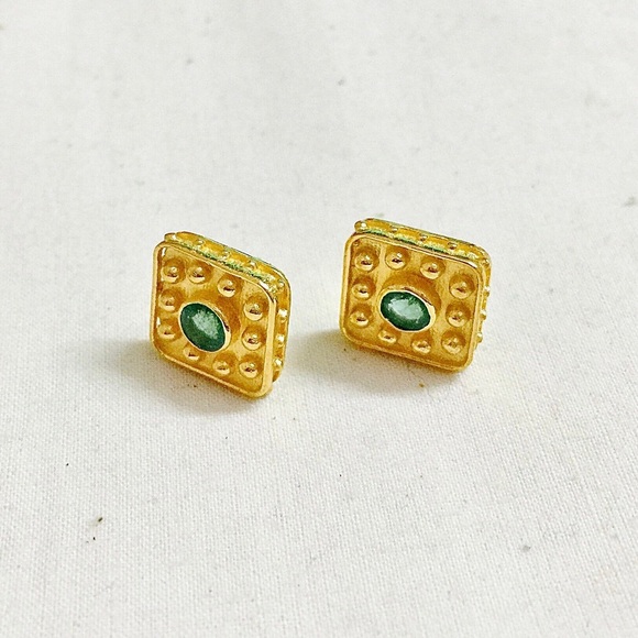 Emerald Gold Stud Earrings - Picture 3 of 4